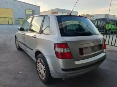 Veicolo di demolizione fiat stilo (192) 1.6 16v dell'anno 0 alimentato 182 b6.000