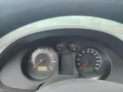 Veículo de Sucata seat ibiza iii (6l1) 1.2 do ano 0 alimentado azq