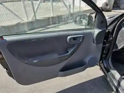 Véhicule à la ferraille opel corsa c (x01) 1.7 dti (f08 f68) de l'année 2001 alimenté y 17 dt Véhicule à la ferraille opel corsa c (x01) 1.7 dti (f08 f68) de l'année 2001 alimenté y 17 dt