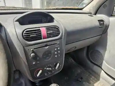 Véhicule à la ferraille opel corsa c (x01) 1.7 dti (f08 f68) de l'année 2001 alimenté y 17 dt Véhicule à la ferraille opel corsa c (x01) 1.7 dti (f08 f68) de l'année 2001 alimenté y 17 dt