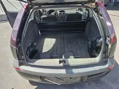 Véhicule à la ferraille opel corsa c (x01) 1.7 dti (f08 f68) de l'année 2001 alimenté y 17 dt Véhicule à la ferraille opel corsa c (x01) 1.7 dti (f08 f68) de l'année 2001 alimenté y 17 dt