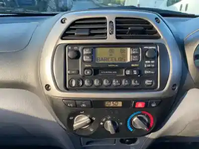 Scrapping Vehicle toyota rav4 (a2) 2.0 d-4d 4wd of the year 2004 powered 1cd-ftv