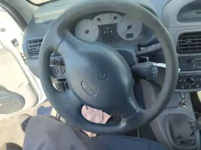 Scrapping Vehicle renault clio ii (bb0/1/2_, cb0/1/2_) 1.2 16v (bb05. bb0w. bb11. bb27. bb2t. bb2u. bb2v. cb05.... gasolina 2002 5p of the year 2001 powered 