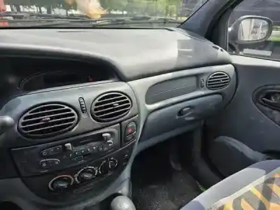 Scrapping Vehicle renault megane scenic (ja0/1_) 1.4 i (ja0e) of the year 0 powered e7j 764