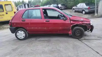 Véhicule à la ferraille renault clio i (b/c57_, 5/357_) 1.2 (5/357y 5/357k) de l'année 1998 alimenté d7f 730