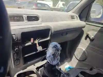 Veicolo di demolizione nissan vanette cargo 2.3 diesel dell'anno 0 alimentato ld23