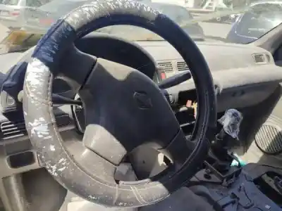 Veicolo di demolizione nissan vanette cargo 2.3 diesel dell'anno 0 alimentato ld23