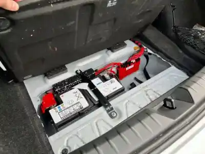 Veículo de Sucata bmw 1 (f20) 118 d do ano 2013 alimentado n47 d20 c