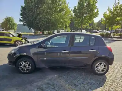 Scrapping Vehicle renault clio iii (br0/1, cr0/1) 1.2 16v (br02 br0j br11 cr02 cr0j cr11) of the year 2005 powered d4f 706|d4f 740|d4f 764