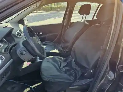 Scrapping Vehicle renault clio iii (br0/1, cr0/1) 1.2 16v (br02 br0j br11 cr02 cr0j cr11) of the year 2005 powered d4f 706|d4f 740|d4f 764