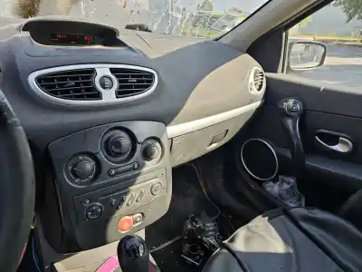 Scrapping Vehicle renault clio iii (br0/1, cr0/1) 1.2 16v (br02 br0j br11 cr02 cr0j cr11) of the year 2005 powered d4f 706|d4f 740|d4f 764