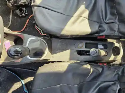 Scrapping Vehicle renault clio iii (br0/1, cr0/1) 1.2 16v (br02 br0j br11 cr02 cr0j cr11) of the year 2005 powered d4f 706|d4f 740|d4f 764