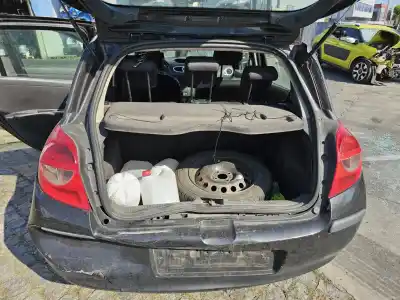 Scrapping Vehicle renault clio iii (br0/1, cr0/1) 1.2 16v (br02 br0j br11 cr02 cr0j cr11) of the year 2005 powered d4f 706|d4f 740|d4f 764