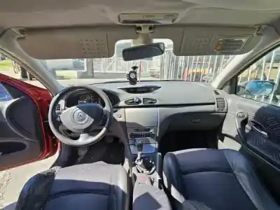 Véhicule à la ferraille renault laguna ii (bg0/1_) 1.8 16v (bg0b. bg0m) de l'année 2001 alimenté f4p 770