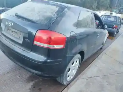 Veicolo di demolizione audi a3 (8p1) 1.6 dell'anno 2003 alimentato 