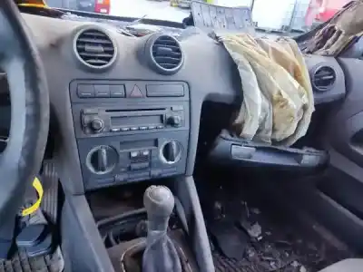 Veicolo di demolizione audi a3 (8p1) 1.6 dell'anno 2003 alimentato 