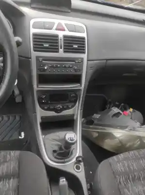 Veículo de Sucata peugeot 307 (3a/c) 1.4 hdi do ano 2003 alimentado 8hz (dv4td)