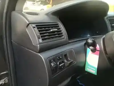 Veículo de Sucata toyota corolla sedán (_e12_) 1.6 vvt-i (zze121_) do ano 2003 alimentado 3zz-fe