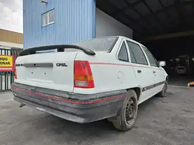 Sloopvoertuig opel kadett e (t85) 1.3 s (c19. d19) van het jaar 1989 aangedreven 13 s