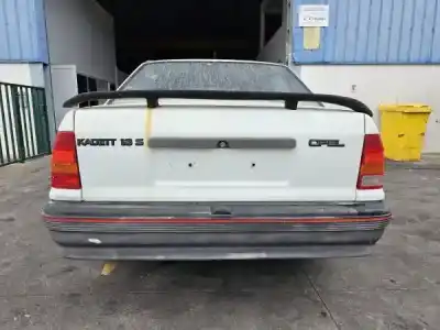 Sloopvoertuig opel kadett e (t85) 1.3 s (c19. d19) van het jaar 1989 aangedreven 13 s