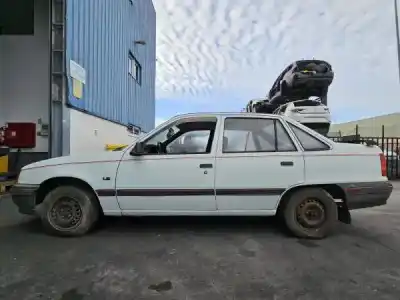 Sloopvoertuig opel kadett e (t85) 1.3 s (c19. d19) van het jaar 1989 aangedreven 13 s