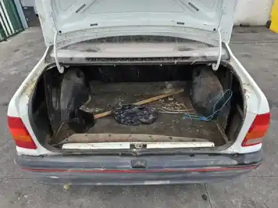 Sloopvoertuig opel kadett e (t85) 1.3 s (c19. d19) van het jaar 1989 aangedreven 13 s