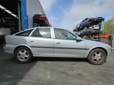 Sloopvoertuig opel vectra b hatchback (38_) 1.6 i 16v (f68) gasolina 2000 5p van het jaar 1996 aangedreven 