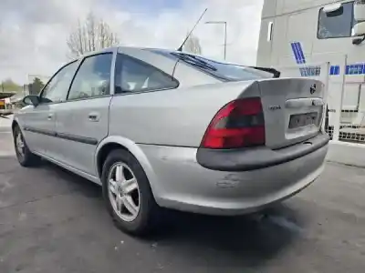 Sloopvoertuig opel vectra b hatchback (38_) 1.6 i 16v (f68) gasolina 2000 5p van het jaar 1996 aangedreven 