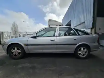 Sloopvoertuig opel vectra b hatchback (38_) 1.6 i 16v (f68) gasolina 2000 5p van het jaar 1996 aangedreven 
