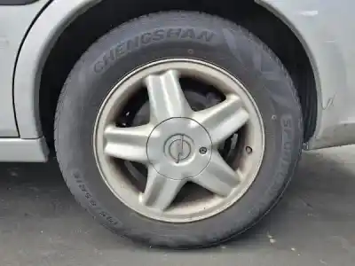 Sloopvoertuig opel vectra b hatchback (38_) 1.6 i 16v (f68) gasolina 2000 5p van het jaar 1996 aangedreven 