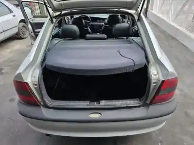 Sloopvoertuig opel vectra b hatchback (38_) 1.6 i 16v (f68) gasolina 2000 5p van het jaar 1996 aangedreven 