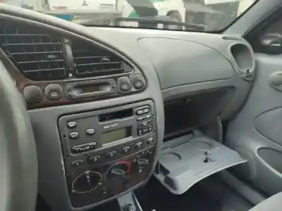 Veículo de Sucata ford fiesta iv (ja_, jb_) 113 e/320 gasolina 3p do ano 1996 alimentado 