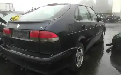 Veículo de Sucata saab 9-3 (ys3d) 2.2 tid do ano 2001 alimentado d223l