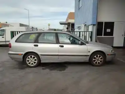 Здавання транспортного засобу volvo v40 combi (vw) 1.6 gasolina 5p року 1999 потужний b 4164 s