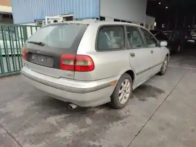 Здавання транспортного засобу volvo v40 combi (vw) 1.6 gasolina 5p року 1999 потужний b 4164 s