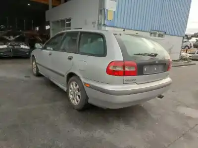 Здавання транспортного засобу volvo v40 combi (vw) 1.6 gasolina 5p року 1999 потужний b 4164 s