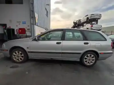 Здавання транспортного засобу volvo v40 combi (vw) 1.6 gasolina 5p року 1999 потужний b 4164 s