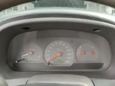 Здавання транспортного засобу volvo v40 combi (vw) 1.6 gasolina 5p року 1999 потужний b 4164 s