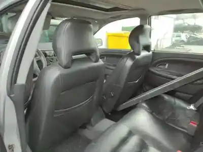 Здавання транспортного засобу volvo v40 combi (vw) 1.6 gasolina 5p року 1999 потужний b 4164 s