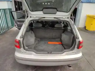 Здавання транспортного засобу volvo v40 combi (vw) 1.6 gasolina 5p року 1999 потужний b 4164 s