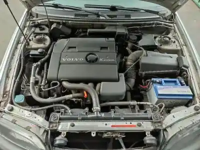 Здавання транспортного засобу volvo v40 combi (vw) 1.6 gasolina 5p року 1999 потужний b 4164 s