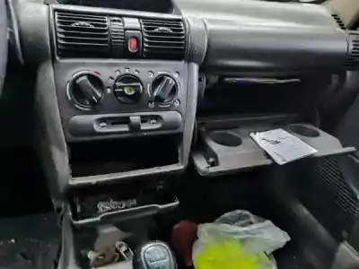 Veículo de Sucata opel corsa b (s93) 1.2 i (f08 f68 m68) do ano 1994 alimentado c 12 nz