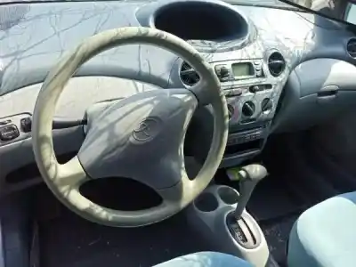 Veículo de Sucata toyota yaris (_p1_) 1.3 (ncp10_ scp12_) do ano 2011 alimentado 2nz-fe