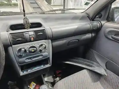 Veicolo di demolizione opel corsa b (s93) 1.2 i (f08 f68 m68) dell'anno 1995 alimentato c 12 nz