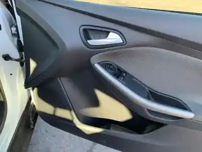 Veicolo di demolizione ford focus iii 1.6 tdci dell'anno 2012 alimentato 