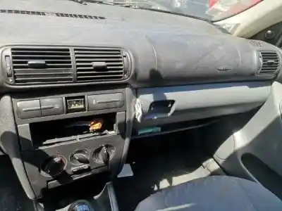 Здавання транспортного засобу seat leon (1m1) 1.4 16v року 2001 потужний 0