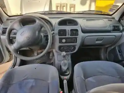 Veicolo di demolizione renault clio ii (bb_, cb_) 1.2 (bb0a bb0f bb10 bb1k bb28 bb2d bb2h cb0a.... dell'anno 0 alimentato d7f 710
