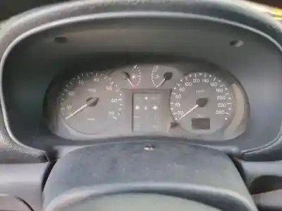 Veicolo di demolizione renault clio ii (bb_, cb_) 1.2 (bb0a bb0f bb10 bb1k bb28 bb2d bb2h cb0a.... dell'anno 0 alimentato d7f 710