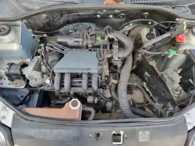 Veicolo di demolizione renault clio ii (bb_, cb_) 1.2 (bb0a bb0f bb10 bb1k bb28 bb2d bb2h cb0a.... dell'anno 0 alimentato d7f 710