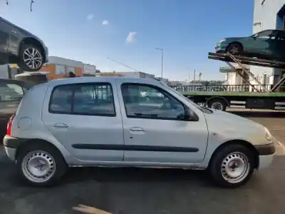 Veicolo di demolizione renault clio ii (bb_, cb_) 1.2 (bb0a bb0f bb10 bb1k bb28 bb2d bb2h cb0a.... dell'anno 0 alimentato d7f 710